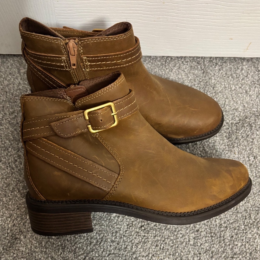 Clarks Womens Tan Brown Leather Ankle Boots Buckle Strap Low Block Heel Size‎ 8